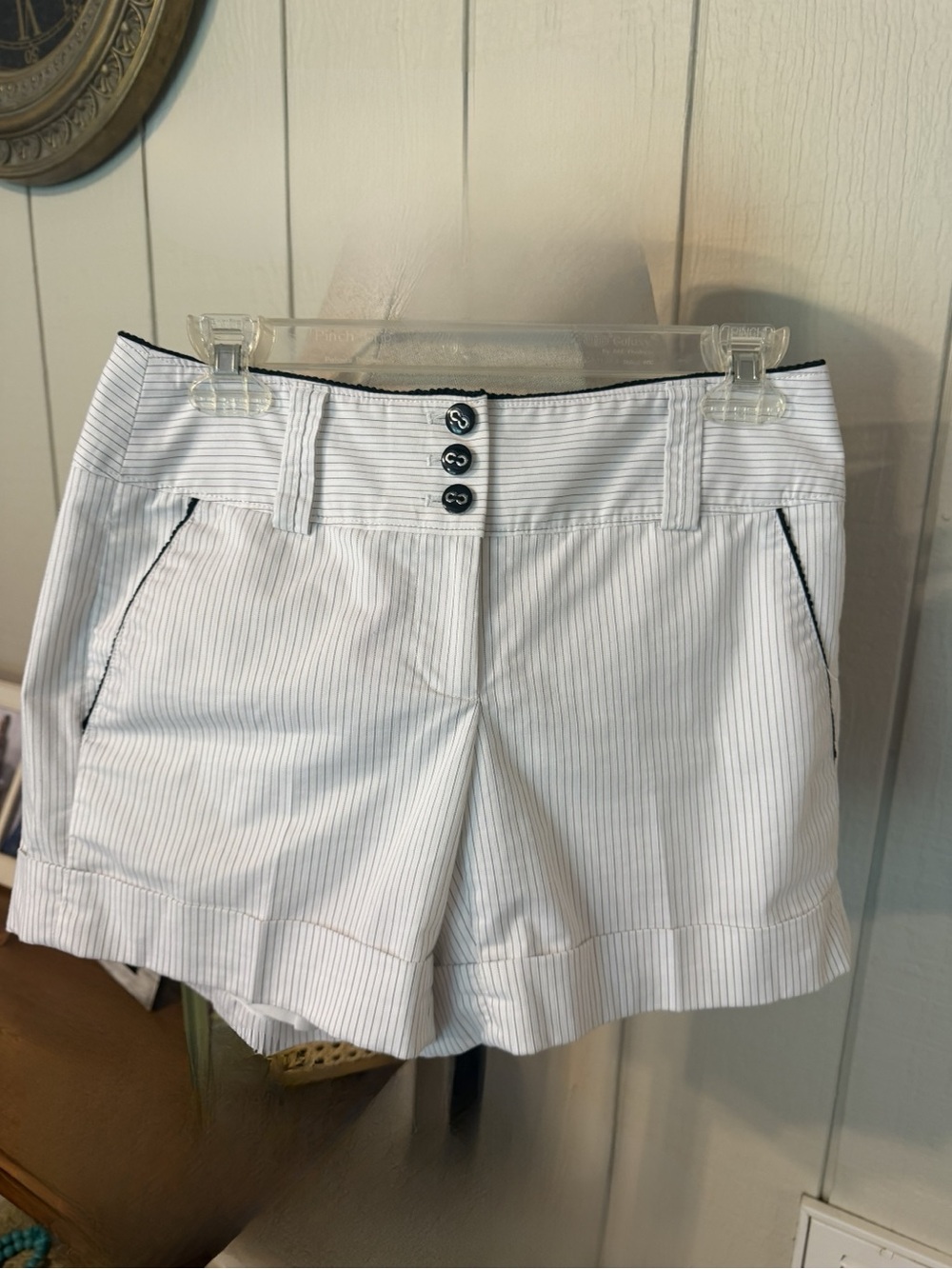 White House Black Market Tailored Pinstripe Shorts • 3-Button Waist • Size 2 - Picture 9 of 12